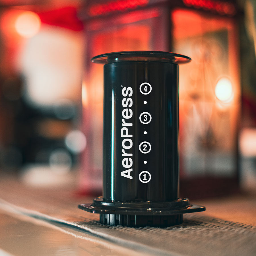 AeroPress Original Filterkaffeemaschine mit 100 Papierfiltern