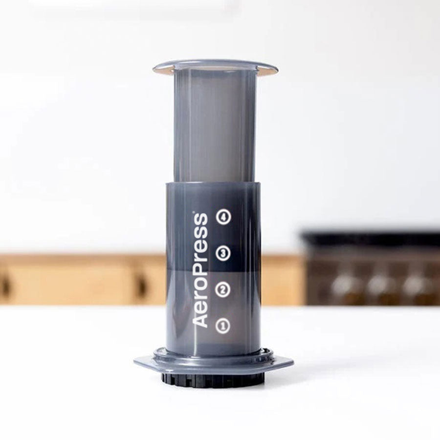 AeroPress Original Filterkaffeemaschine mit 100 Papierfiltern